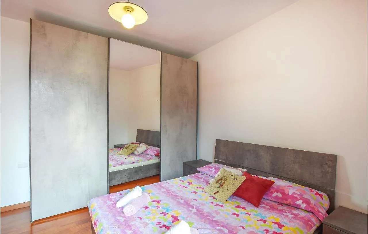 Amazing Home In Pilzone-Iseo With Lake View בית נופש