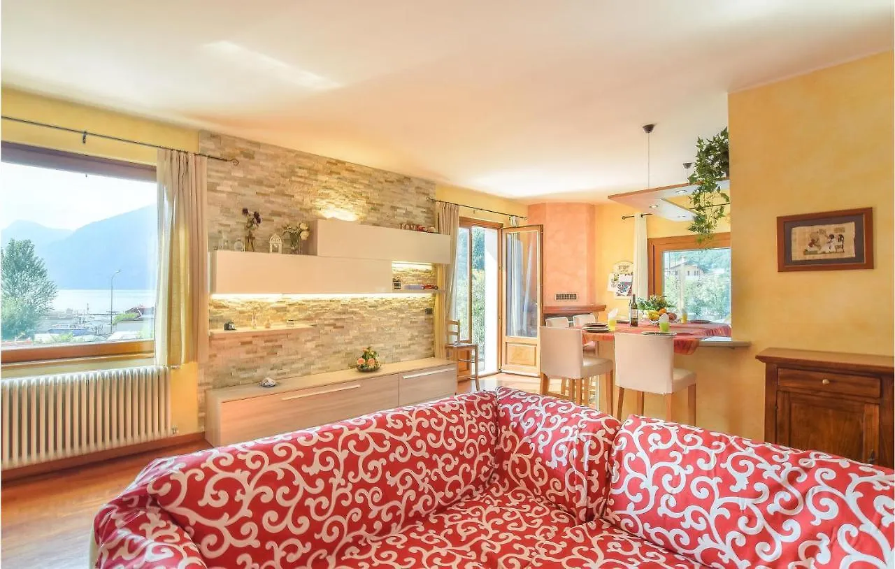 בית נופש Amazing Home In Pilzone-Iseo With Lake View